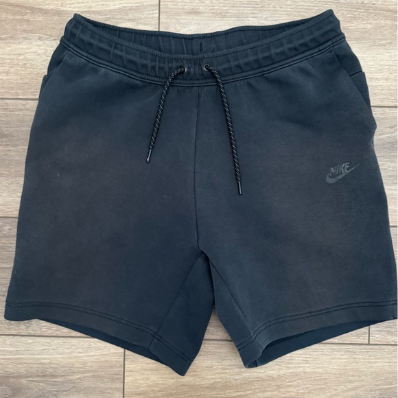 Nike Black Athletic Shorts - Picture 1 of 4
